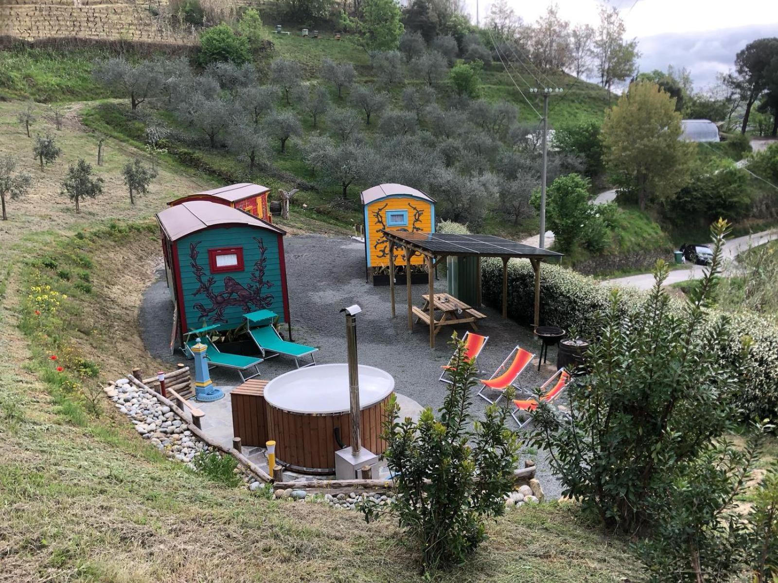 Agriturismo La Rovere - I Carrozzoni Gitani Cossano Belbo Bagian luar foto