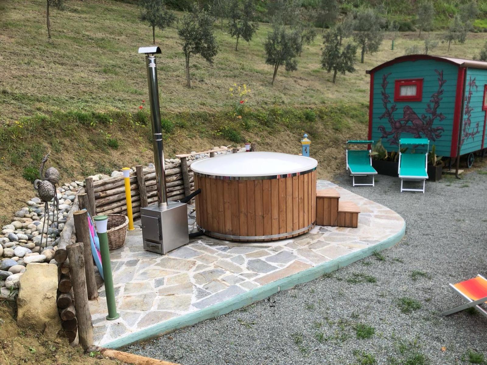 Agriturismo La Rovere - I Carrozzoni Gitani Cossano Belbo Bagian luar foto