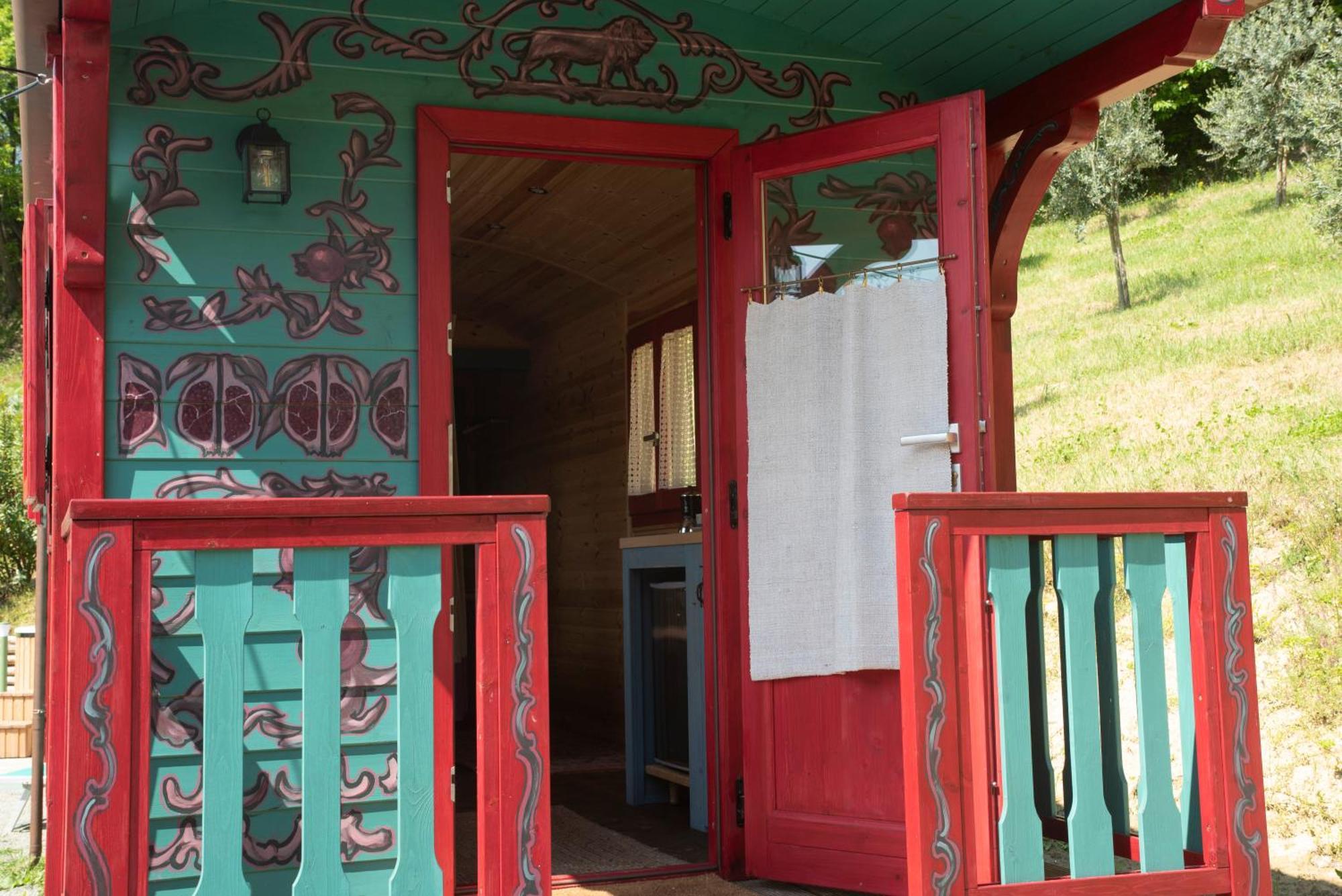 Agriturismo La Rovere - I Carrozzoni Gitani Cossano Belbo Bagian luar foto