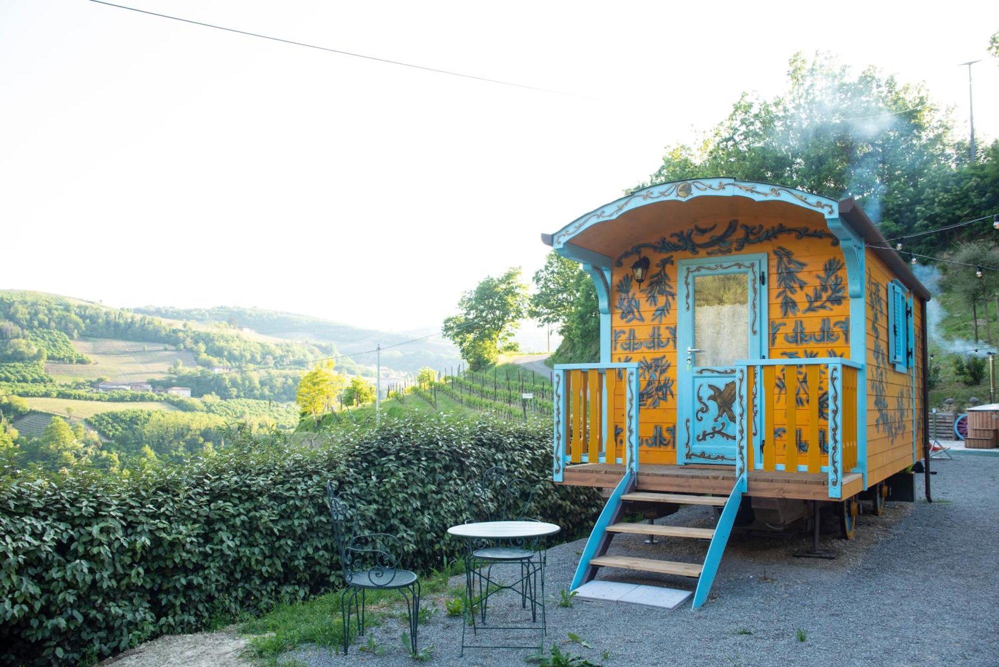 Agriturismo La Rovere - I Carrozzoni Gitani Cossano Belbo Bagian luar foto