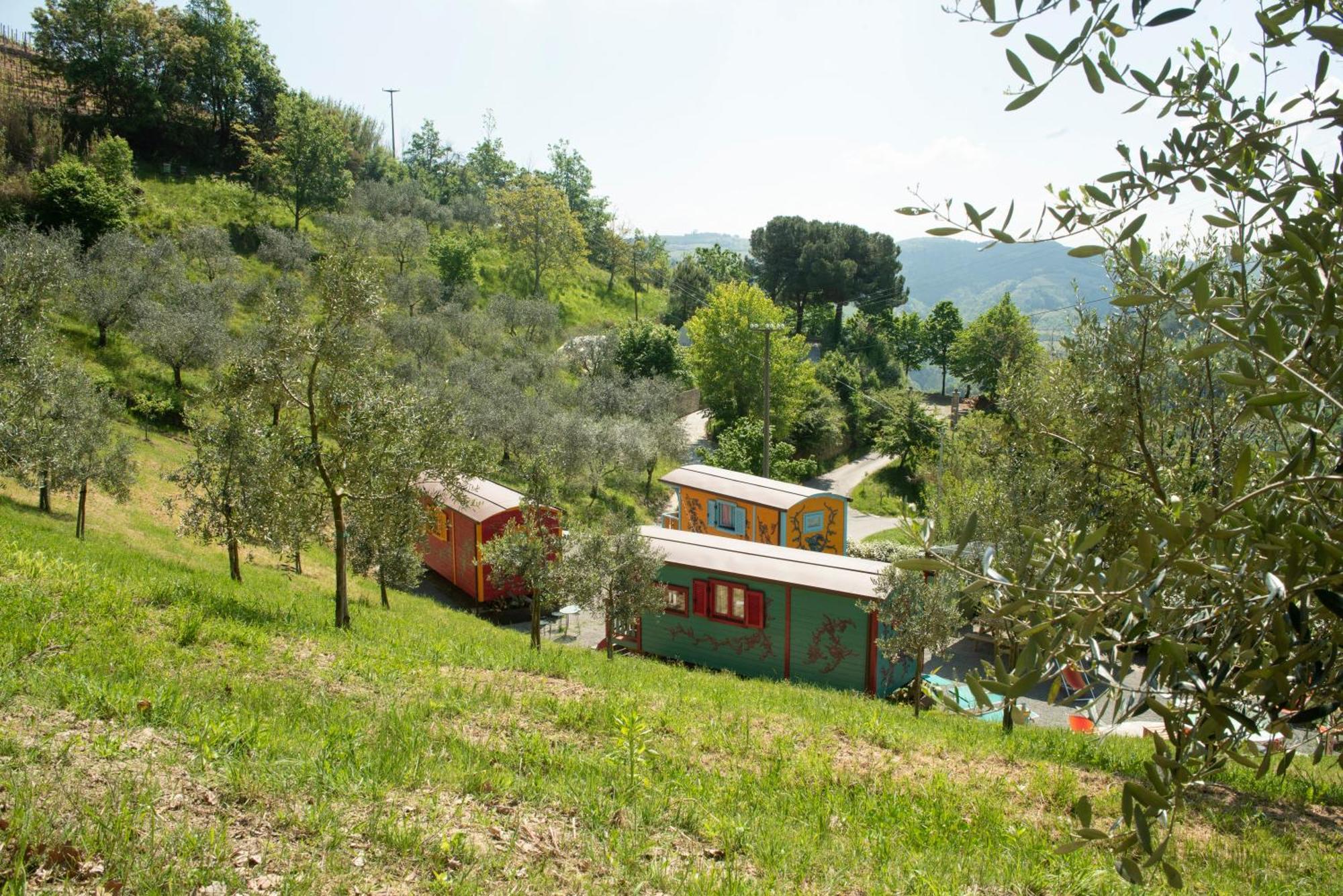Agriturismo La Rovere - I Carrozzoni Gitani Cossano Belbo Bagian luar foto