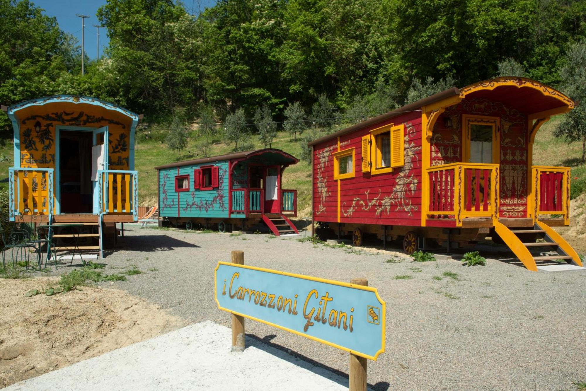 Agriturismo La Rovere - I Carrozzoni Gitani Cossano Belbo Bagian luar foto